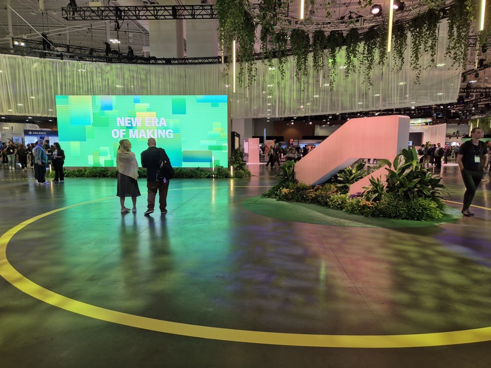 Entering the Expo.jpg Entering the Expo