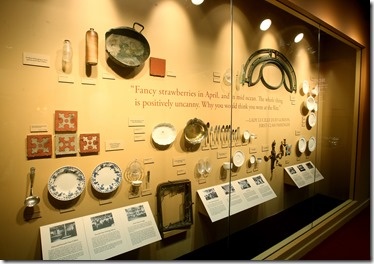 Serving utensils, dishes and tiles