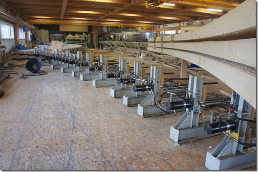 A massive, manually adjusted jig A massive, manually adjusted jig