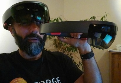 Juggling two HoloLens devices