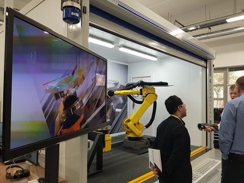 Tom Gale's HoloLens project for displaying polishing analyses