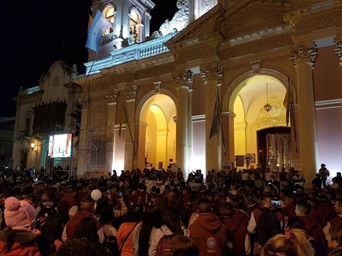 The pilgrims start to arrive