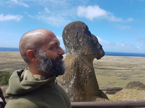 There is just one bearded moai