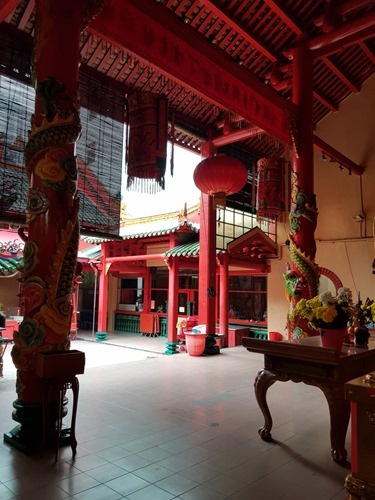 Visiting a Chinese temple