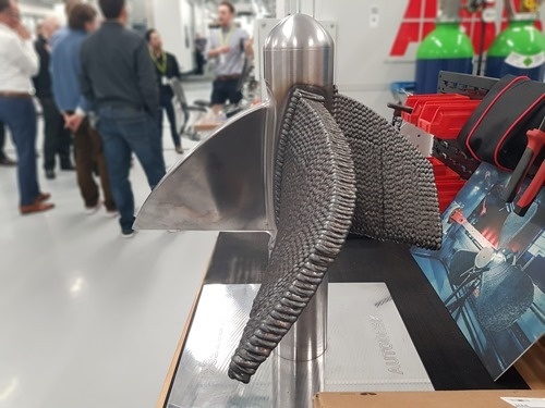 A robot-welded propeller