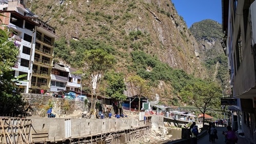 Shovelling earth into the Urubamba river