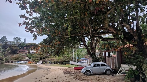 A car on the Praia Grande beach