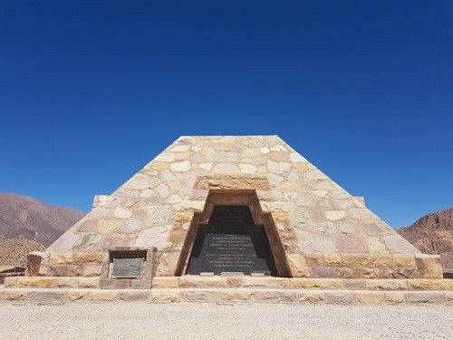 Monument to the archaeologists who discovered the site