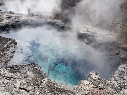 A hot pool by the lake