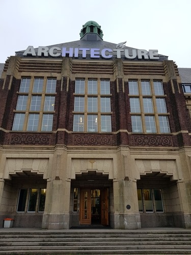 Putting the high tech in Architecture