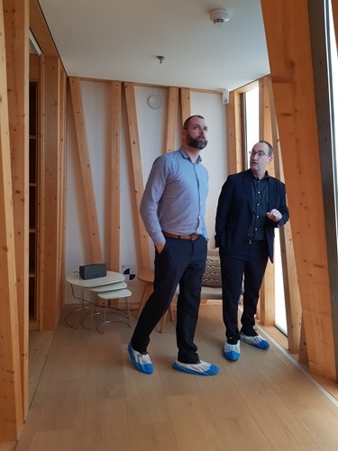 Inspecting the aerogel insulation