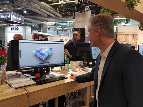 Matthias showing Dasher 360