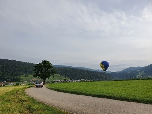 Following the fl
ight