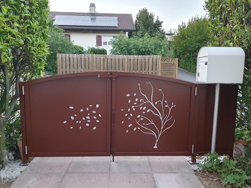 The gate from the inside